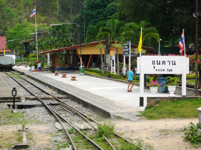 Bahnhof khun tan